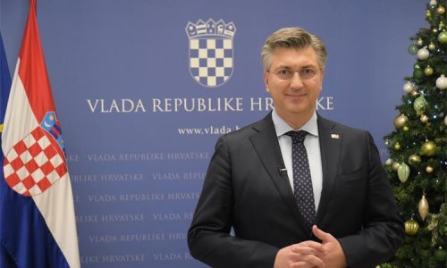 [VIDEO] Plenković čestitao Božić, pozvao na cijepljenje i zaželio što manje polarizacije