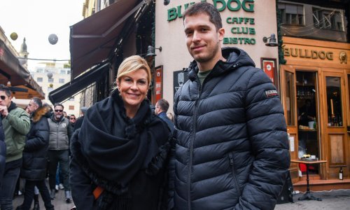 Elegancija i klasika su uvijek njezin izbor: Dobro raspoložena Kolinda Grabar-Kitarović prošetala je špicom