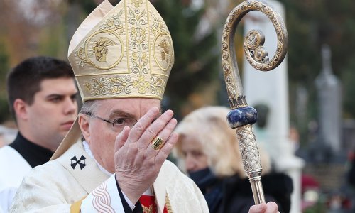 Božićna čestitka kardinala Bozanića: Bog ulazi u ljudsku svakidašnjicu