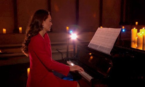 Kate Middleton oduševila svojim prvim javnim nastupom na klaviru tijekom Božićnog koncerta u Westminsterskoj opatiji