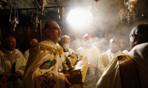 [FOTO] U Betlehemu ulice puste, tek malobrojni zapjevali božićne pjesme