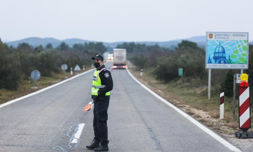 Muškarac iste večeri dvaput ulovljen pijan u prometu; bježao je policajcima i napao ih te jednog od njih i ozlijedio