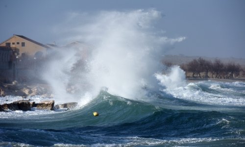 Evo kako je prije pet dana orkanska bura zatvorila Paški most