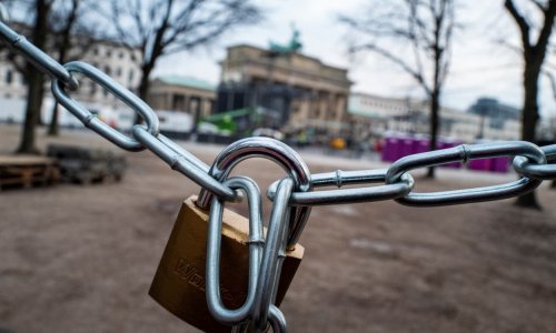 Podjele oko cijepljenja, odlazak 'mutti', novi američki predsjednik... Pogledajte što je sve obilježilo tešku godinu na izmaku