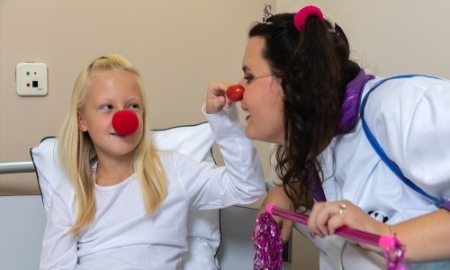 CRVENI NOSOVI klaunovidoktori šire radost na Staru godinu, saznajte gdje možete uhvatiti smiješak...