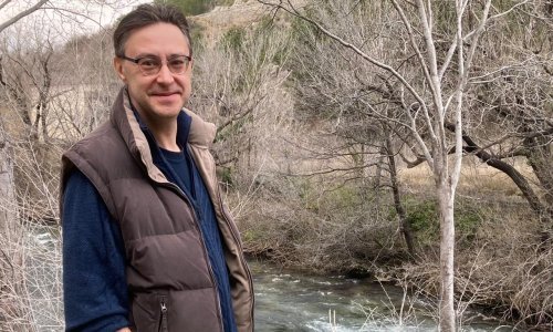 U izdanju Durieuxa objavljena je nova knjiga Dalibora Šimprage: 'Izvještaj o generaciji' donosi uvjerljive i melankolične priče o ljudima srednje dobi