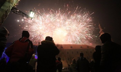 [ANKETA] Hoćete li večeras 'pod dekicu' ili ćete na organizirani doček Nove godine?