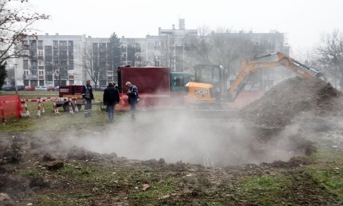 [VIDEO/FOTO] Preko noći saniran vrelovod u jednom dijelu Zagreba, u petak ujutro cijev pukla u Prečkom