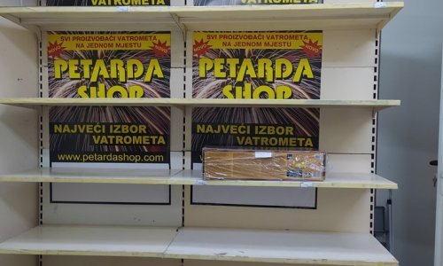 Pula: Petarde doslovno planule