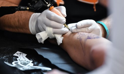 Stupila na snagu zabrana opasnih kemikalija u tetovažama i trajnoj šminki