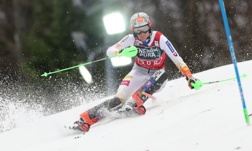Slovakinja Petra Vlhova uvjerljivo vodi, a naša Leona Popović odlična i lovit će u drugoj vožnji rezultat karijere; uvjeti na Sljemenu - užasni!