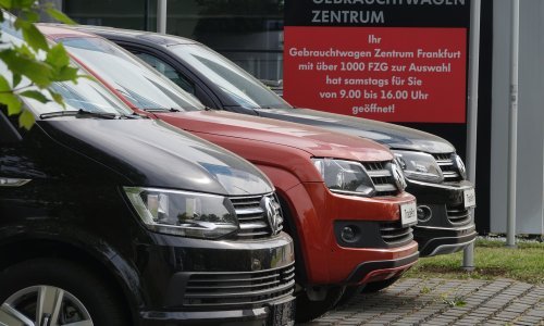 Polovni auti sve su skuplji jer novih gotovo da nema. Stručnjak otkrio koliko će takva situacija potrajati