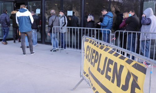 U posljednja 24 sata rekordnih 9058 novih slučajeva zaraze, umrle 33 osobe