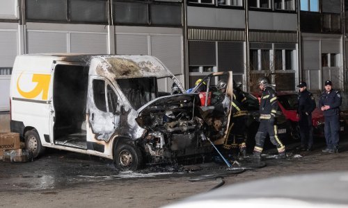 [VIDEO/FOTO] Požar stana u Kružnoj ulici u Rijeci, u Zagrebu izgorio dostavni kombi
