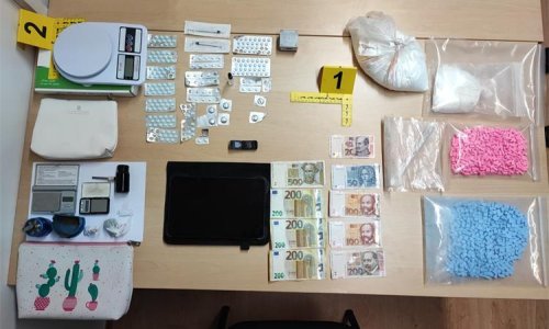 U Kninu remetio javni red i mir, a kad je stigla policija kod njega je pronašla gomile amfetamina i više od tisuću ekstazija