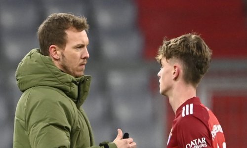 U utakmici na kojoj nije mogao računati na 14 igrača trener Bayerna promovirao 16-godišnjeg Paula Wannera i upisao ga u povijest Bundeslige