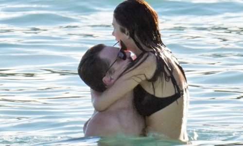 Vruće igre na valovima: Leonardo DiCaprio i 23 godine mlađa Camila Morrone ljubakaju se ne mareći za poglede
