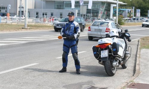 Mladi vozač poginuo nakon što je prešao na suprotni trak ceste i frontalno se sudario s drugim autom