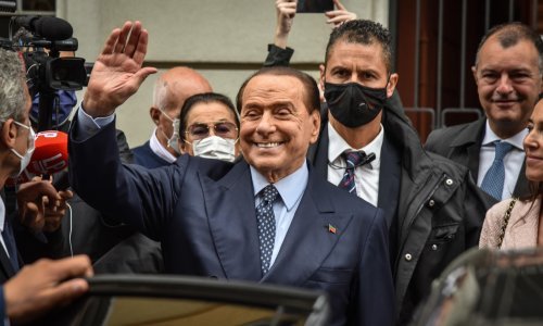 EK o darivanju Berlusconija i Putina: Nema zabrane kontakta s Rusima, ali prioritet treba biti prenošenje europskog stajališta o ratu