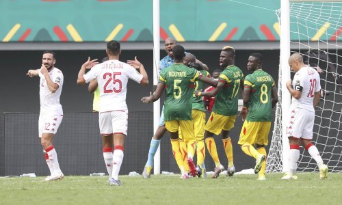 [FOTO] Cirkus na Afričkom kupu nacija; glavni sudac doživio 'pomračenje uma'; svi se pitaju zašto je to napravio?