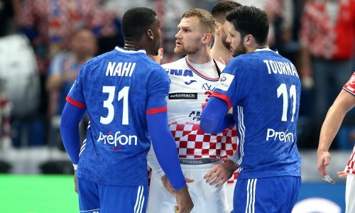 [VIDEO] Žestoki obračun Hrvata i Francuza; padali udarci, a najgore je prošao Mandić koji je zaradio crveni i plavi karton