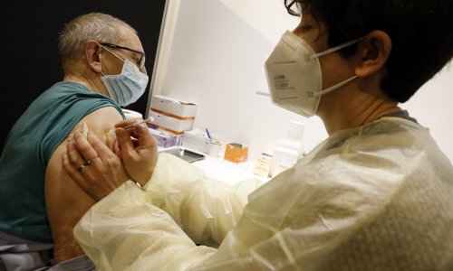 Nova saznanja EMA-e: Koliko nas cjepiva štite od hospitalizacije nakon zaraze omikronom?