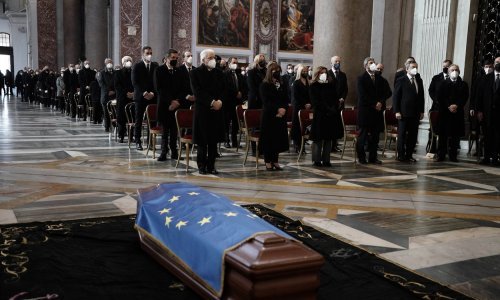 [FOTO/VIDEO] Stotine na oproštaju od predsjednika Europskog parlamenta Davida Sassolija, na sprovodu i vrh Europske unije i bivši talijanski premijeri