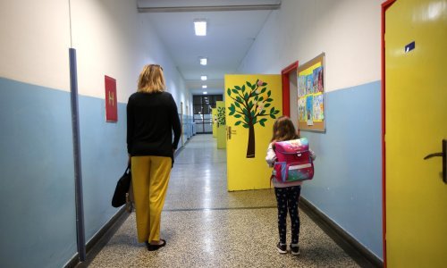 Poluprazne učionice: Covid pozitivno 6875 učenika i 1445 djelatnika; od ponedjeljka 23 škole online