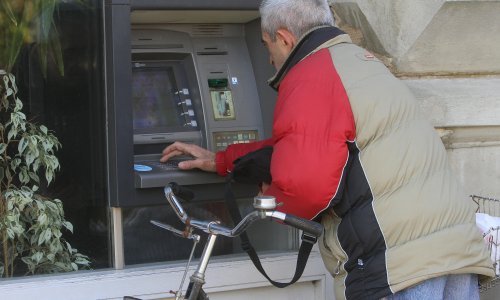 Banke najavile rast naknada u 2022., pojedine će dizati naknadu za vođenje računa umirovljenika