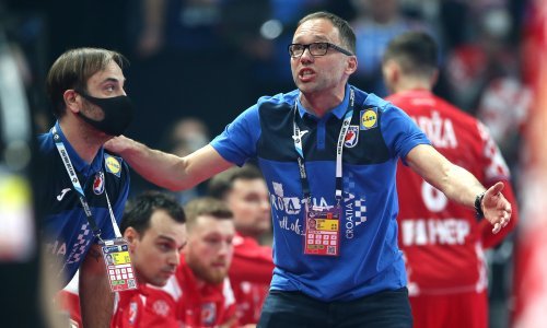 Emocije svladale hrvatskog izbornika Horvata: Ovako se nosi hrvatski dres, a prvu pobjedu ostvarili smo na tribinama
