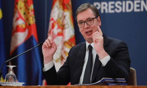 Vučić dijeli pomoć građanima, kritičari složni: 'Svaka vlada potkupljuje birače, manje primitivno i očigledno'