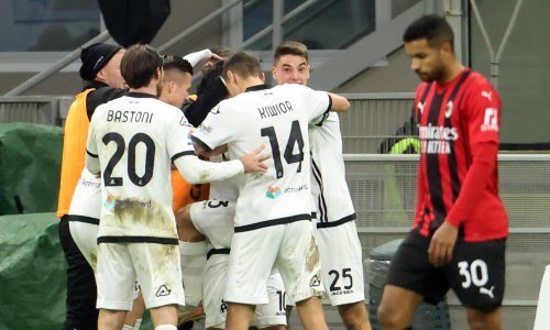 Milan propustio zasjesti na vrh, na San Siru šokirala ga slabašna Spezija; Napoliju gostujući bodovi