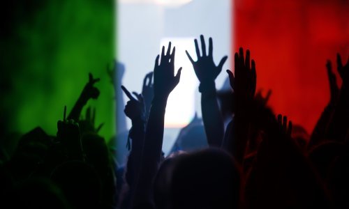 Huliganski ispadi u Italiji: rasističke uvrede, gađanje bocama, odgađanje početka igre...