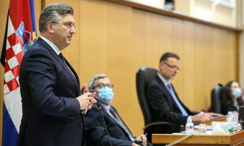 [FOTO] Mlak aktualac u Saboru: Premijer se tek potkraj rasprave sukobio sa SDP-ovcima