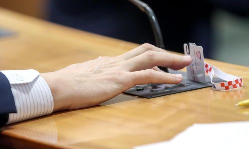Gong: Od 333 zakona za tek tri postoje podaci o glasovima zastupnica i zastupnika