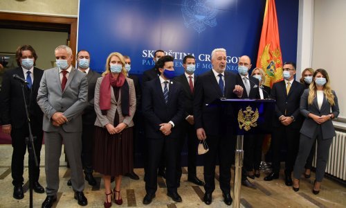 Kaos u Crnoj Gori: Vlada pred padom, premijer Krivokapić povukao očajnički potez - zakazane čak tri izvanredne sjednice Skupštine