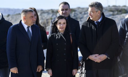 [FOTO] Plenković i Gotovina odali počast poginulim braniteljima u VRO Maslenica '93