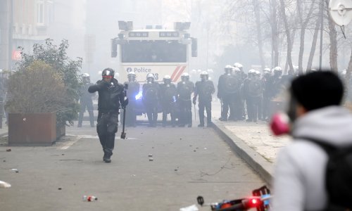 [FOTO/VIDEO] Tisuće na ulicama Bruxellesa protiv covid mjera, došlo i do žestokog sukoba s policijom