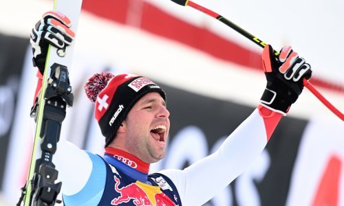Prvu ovosezonsku pobjedu ostvario je na najpoznatijem spustu Svjetskog kupa i najavio pohod po olimpijsko zlato