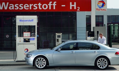BMW, Mercedes i Toyota ulažu 10 milijardi dolara u aute na vodik