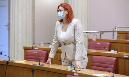 'Jadna je država u kojoj vlast privodi 72-godišnjaka zbog kritike političke elite'