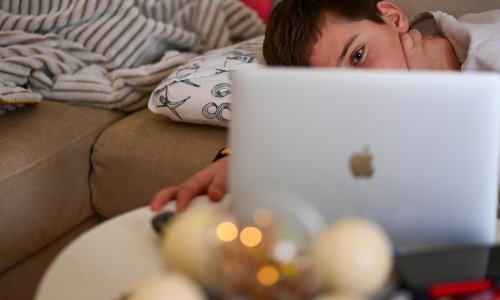 Ukida se samoizolacija za učenike, umjesto toga uvodi se brzo testiranje ponedjeljkom: Evo još detalja