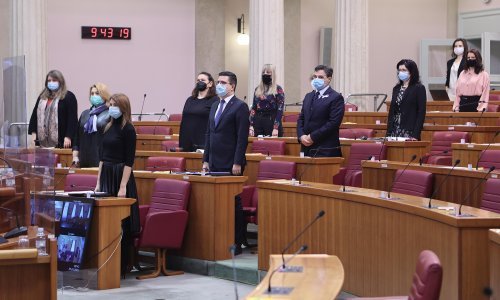 Minuta šutnje u Saboru za žrtve holokausta; Jandroković se prisjetio i Jasenovca te drugih nezamislivih zločina