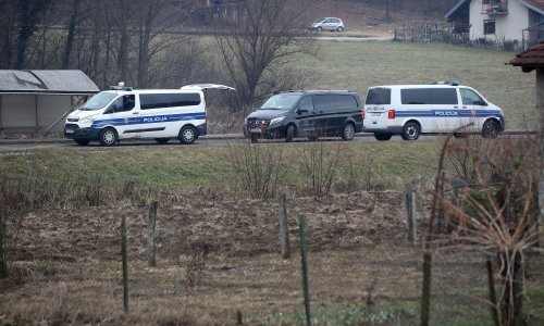 Preminuo muškarac nakon što je automobilom sletio s ceste u kanal, nije bio vezan