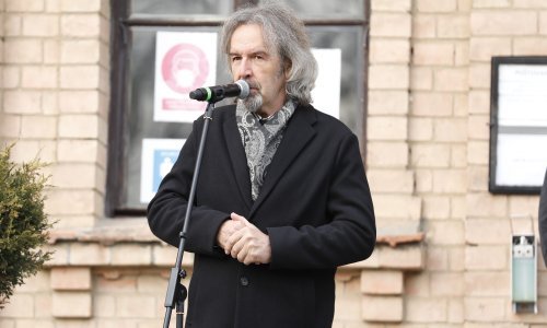 Na posljednjem Akijevom ispraćaju Hus se potpuno slomio: 'Stalno mislim o toj prokletoj suboti. Mislim, je li moglo biti drugačije'