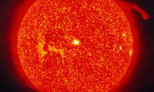 Neobični 'prsti': Znanstvenici otkrili što bi mogao biti uzrok tajanstvenih praznina na Suncu