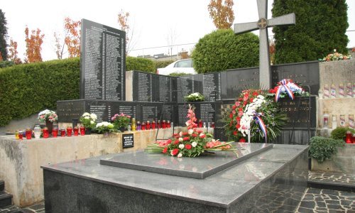 Bizarna krađa na groblju u Dugoj Resi: Netko je ukrao nadgrobni spomenik vrijedan više od 30 tisuća kuna