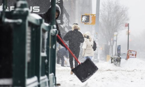 [VIDEO/FOTO] Majka svih mećava paralizirala sjeveroistok SAD-a, poginula vozačica na sjeveru New Yorka