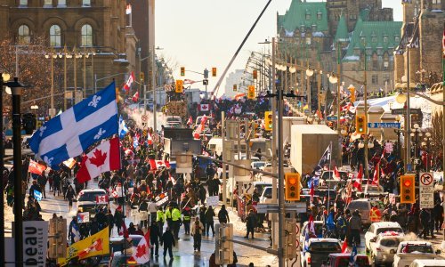 Kanadski glavni grad pod opsadom vozača kamiona koji prosvjeduju protiv covid ograničenja, Trudeau i obitelj premješteni na sigurno