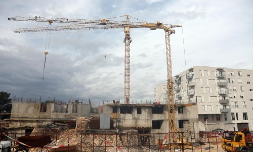 Stručnjaci o rastu cijena stanova i subvencijama: Kroz APN je riješeno 22.000 kredita, a njihovi korisnici su u međuvremenu dobili 5000 djece